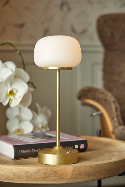Hovedbilde Ms Millie Oppladbar bordlampe, messing/opal