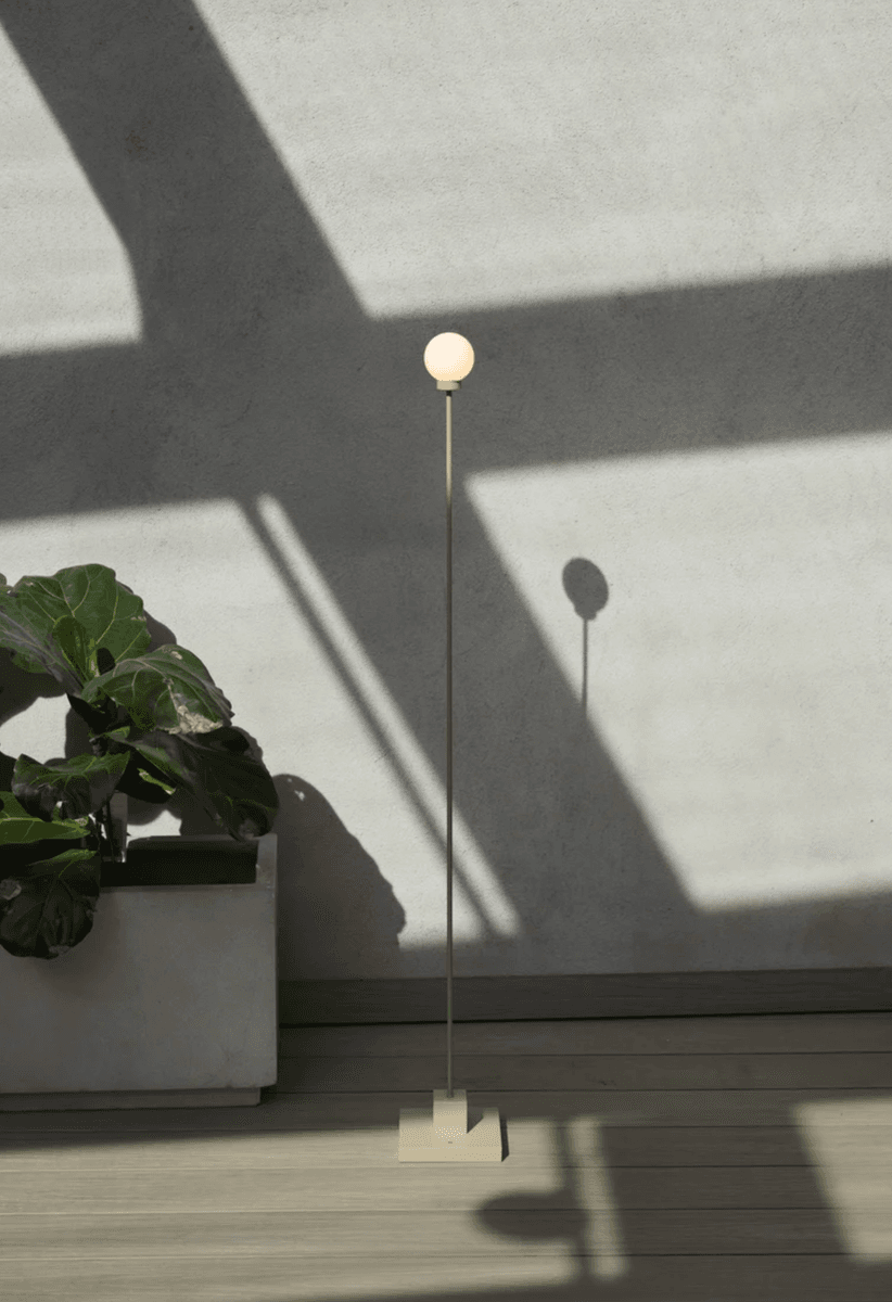 Northern -Snowball oppladbar gulvlampe Brass